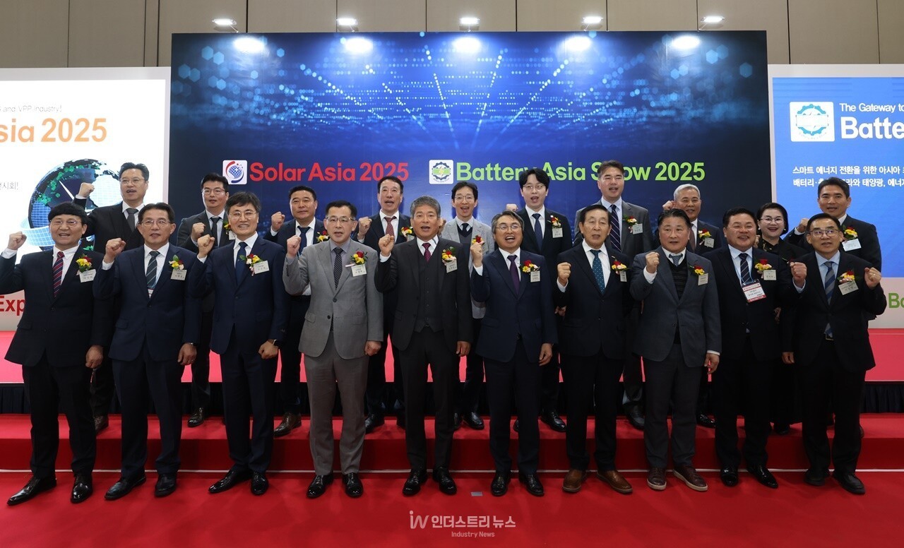 ‘솔라아시아(SOLAR ASIA) 및 배터리아시아 쇼(Battery Asia Show) 2025’가 5일 고양시 킨텍스(KINTEX) 제1전시장에서 개막했다. [사진=인더스트리뉴스]<br>