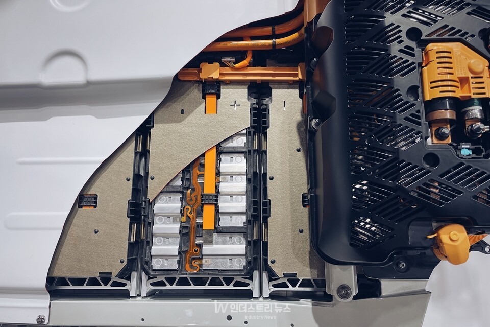 2025년 1~9월 기준 중국을 제외한 글로벌 전기차용 배터리 총 사용량은 338.9GWh, 전년 대비 29.7% 증가했다.  [자료=SNE리서치, 인더스트리뉴스 재가공]<br>